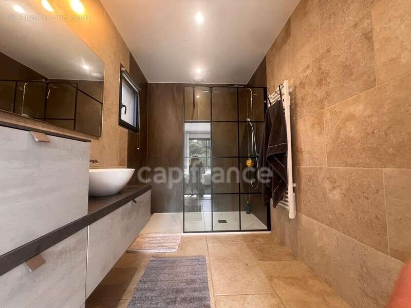 Maison à PLAN-D'AUPS-SAINTE-BAUME