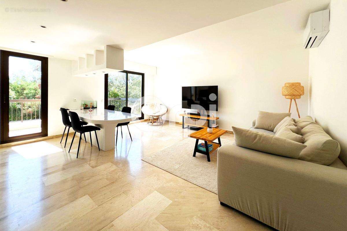 Appartement à MANDELIEU-LA-NAPOULE