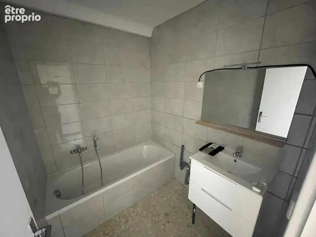 Vente appartement T4 avec balcon, cave et place de parking sécurisée, 66000 Perpignan, quartier de la gare. - photo 7