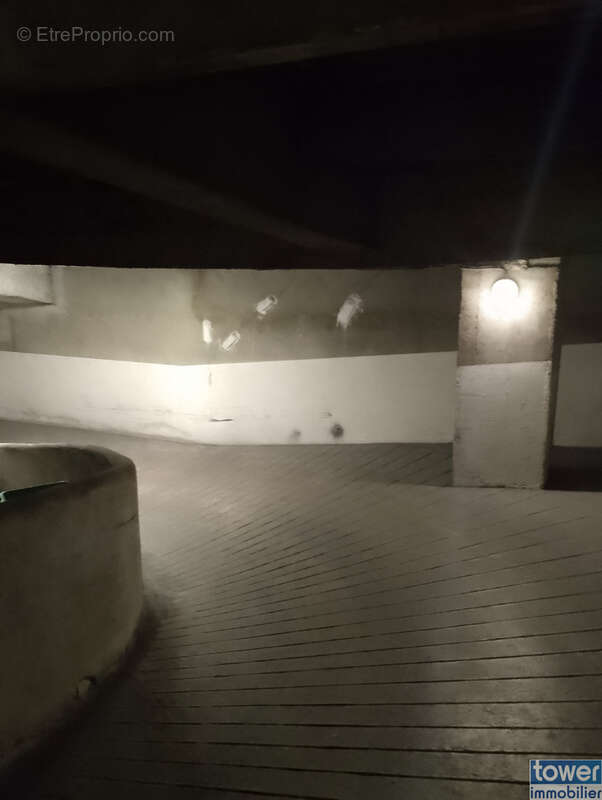 Parking à PARIS-18E