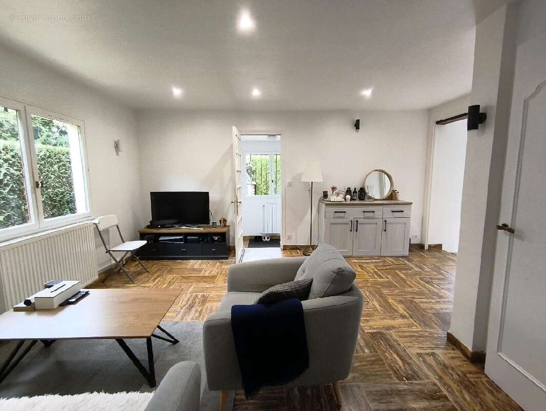 Maison à NESLES-LA-VALLEE