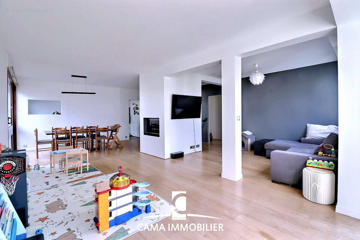 Appartement à FONTENAY-LE-FLEURY