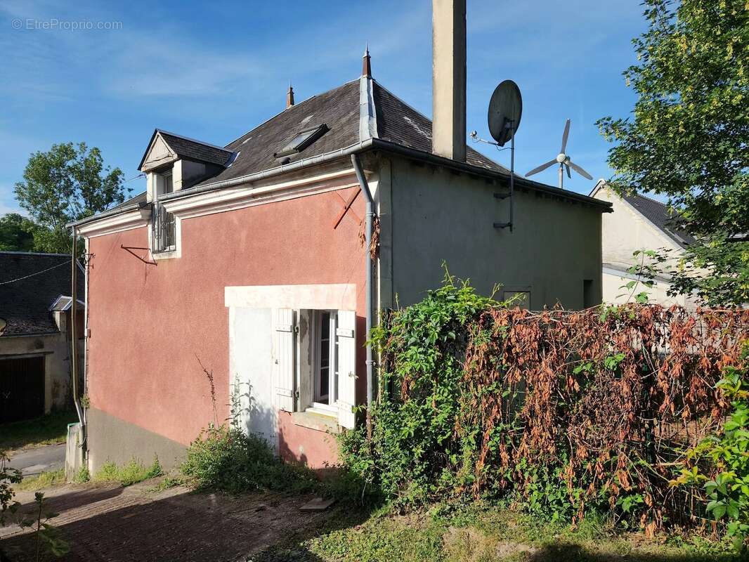 Maison à VILLAINES-LES-ROCHERS