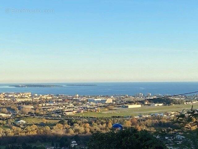 Terrain à MANDELIEU-LA-NAPOULE
