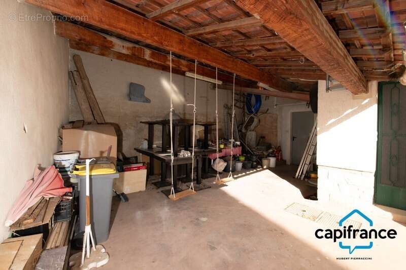 Sanary Port à pied/  Appartement en RDC de 114 m2,  S/Sol de 187 m2  et terrain 318 m2 /garage. 10mn du port - photo 17