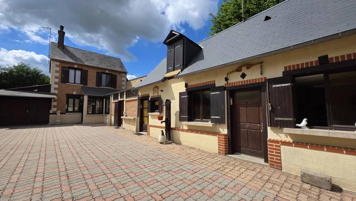 Maison à GRANDVILLIERS
