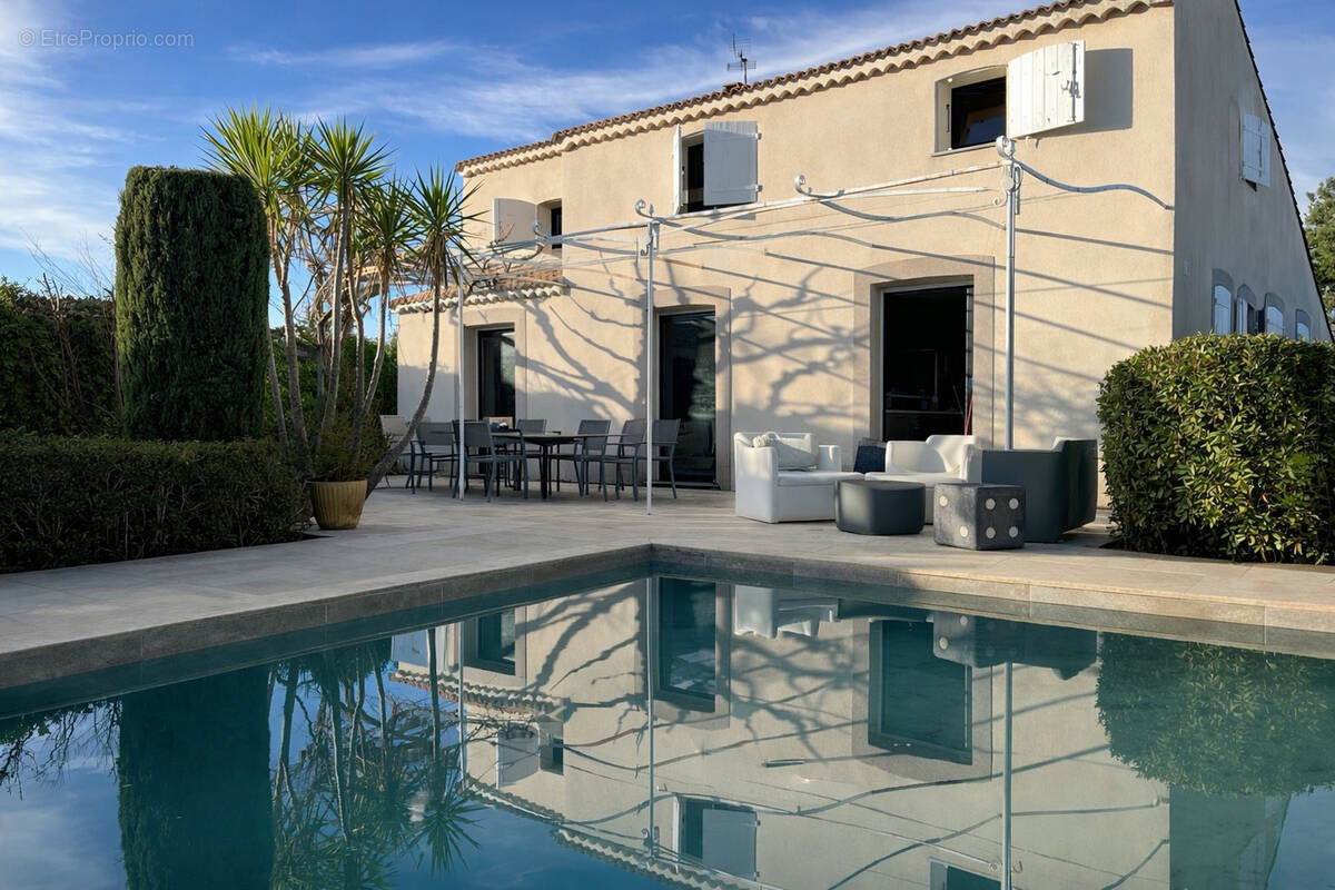 Maison à PELISSANNE