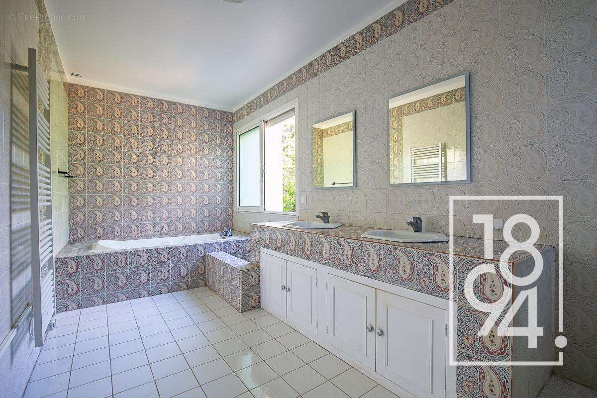 Maison à SAINT-CYR-SUR-MER