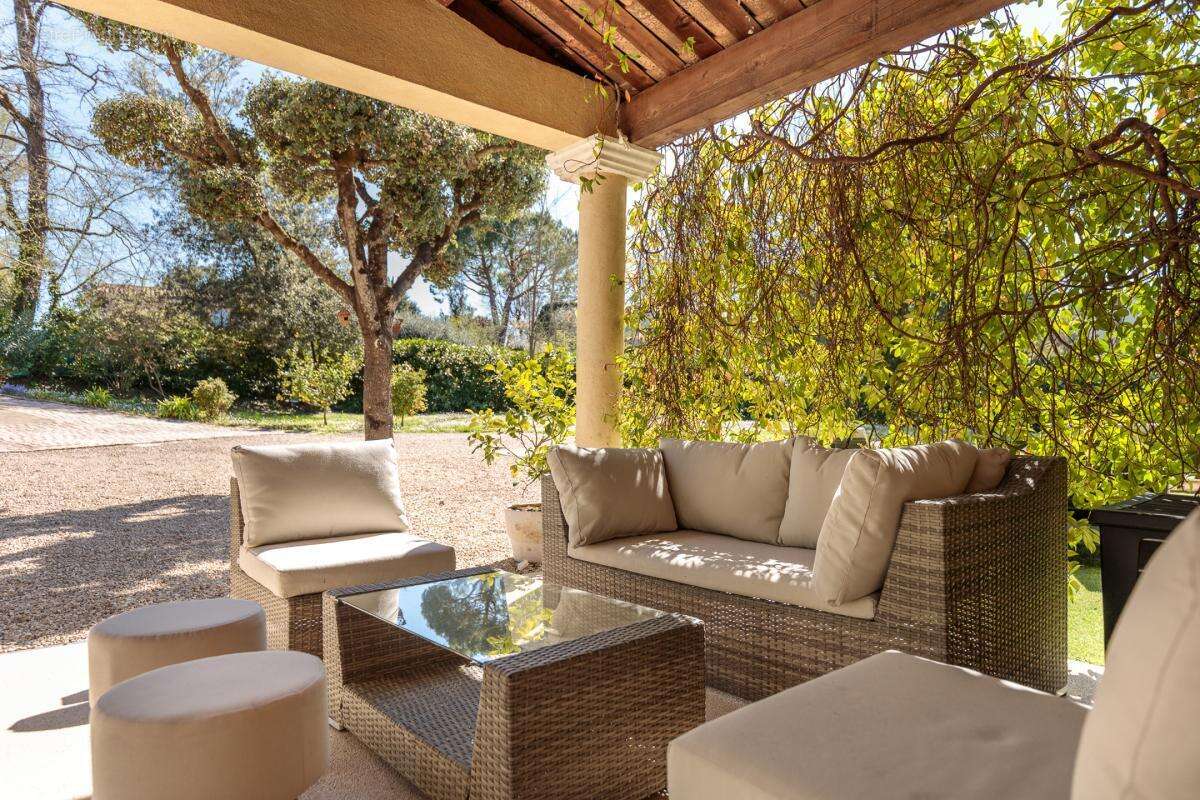 Maison à ROQUEFORT-LES-PINS