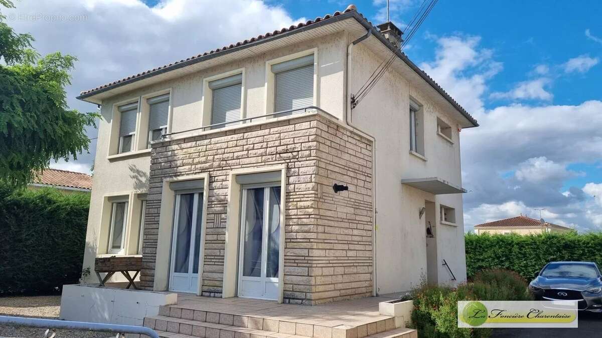 Maison à SAINT-YRIEIX-SUR-CHARENTE