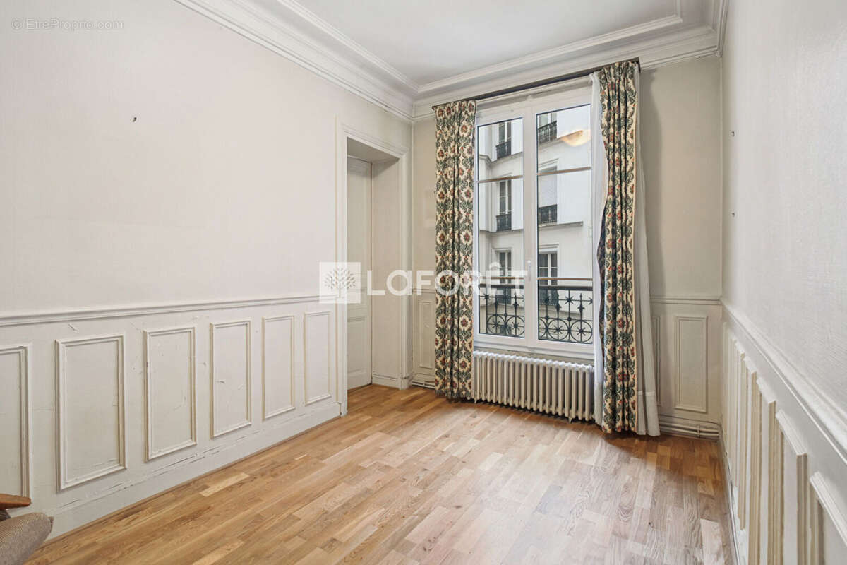 Trois pièces 46m² à rénover - Gros Caillou / Saint Dominique - photo 3