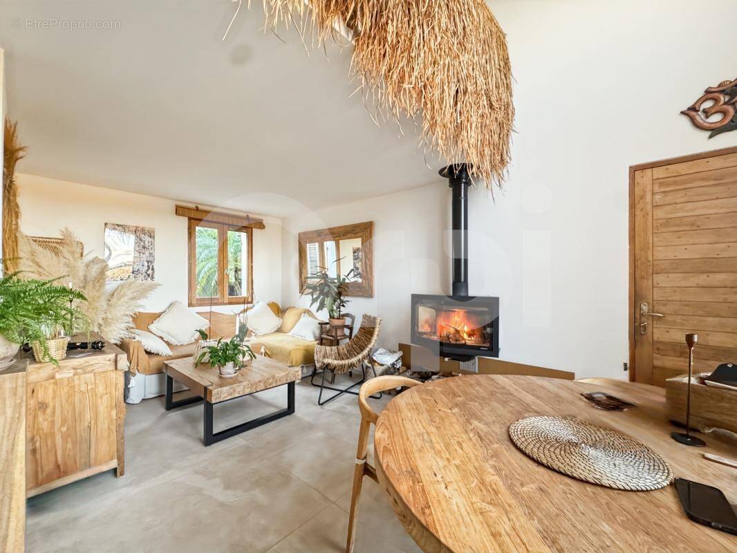 Maison à LA LONDE-LES-MAURES