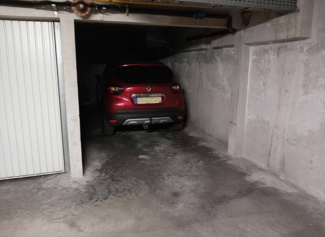 Parking à NIMES