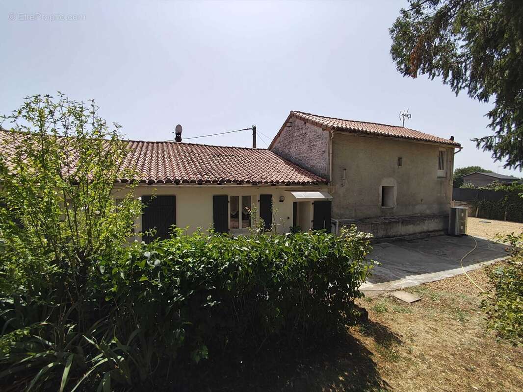 Maison à CHASSENEUIL-SUR-BONNIEURE