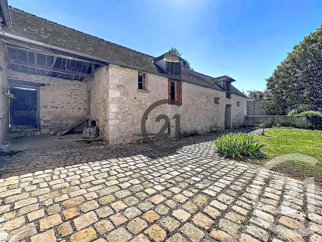 Maison 146 m² à Saint-Loup-De-Naud  - photo 17