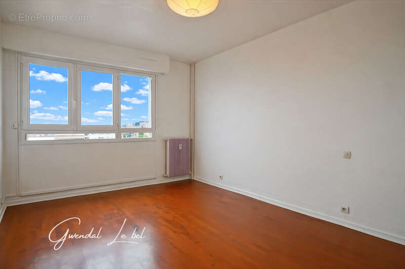 Appartement T3 rénové de 70 m² Nîmes centre - photo 2