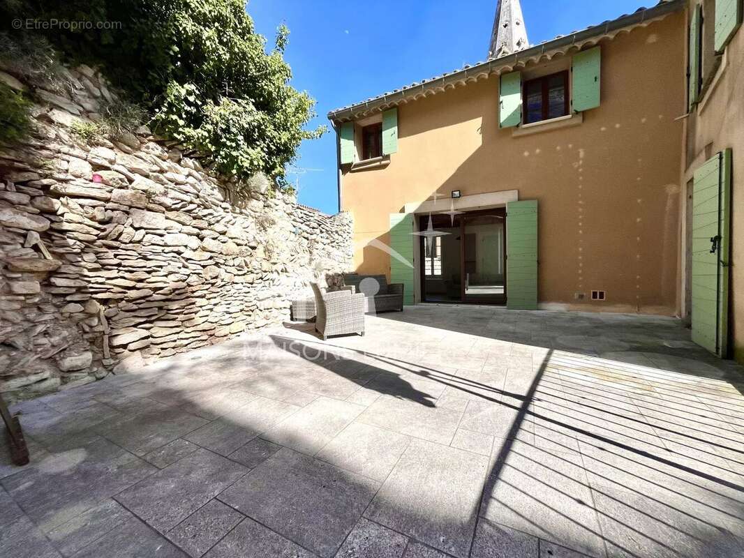 Maison à SAINT-SATURNIN-LES-APT