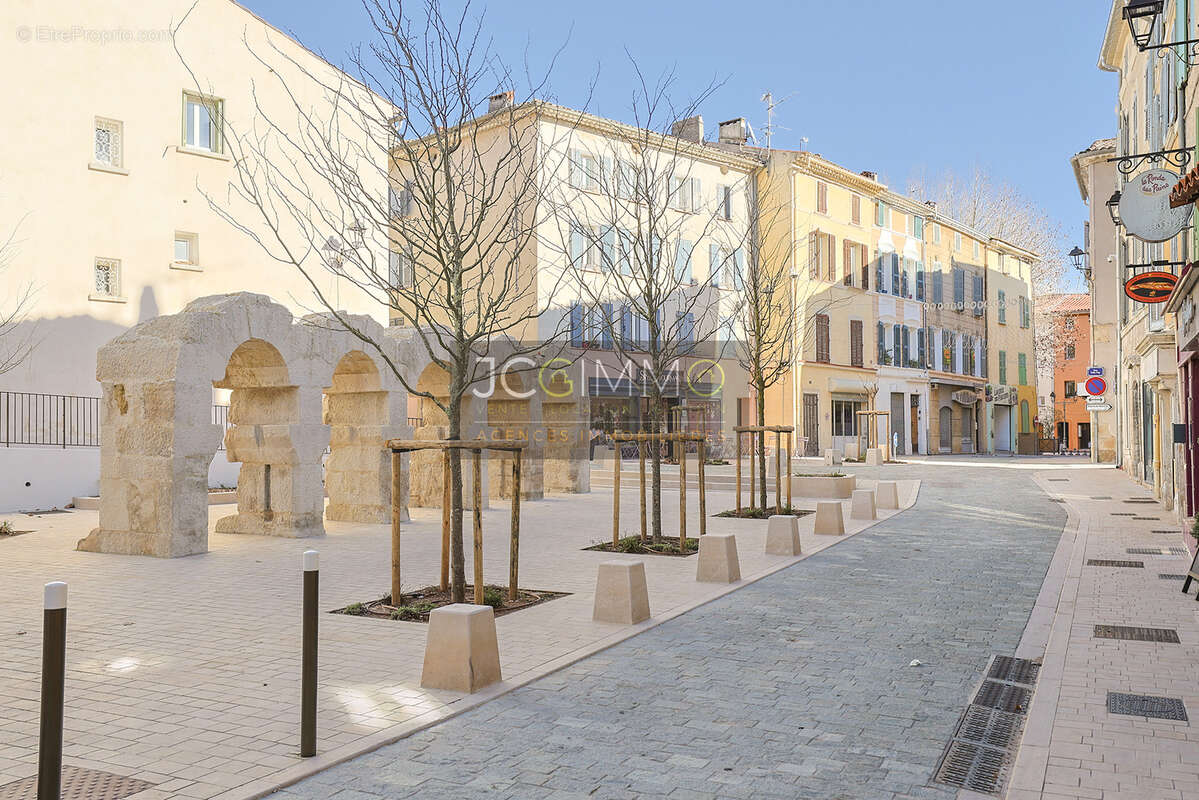 T2 31,35 m2 + Balcon - Solliès-Pont centre - rénové à neuf - photo 10