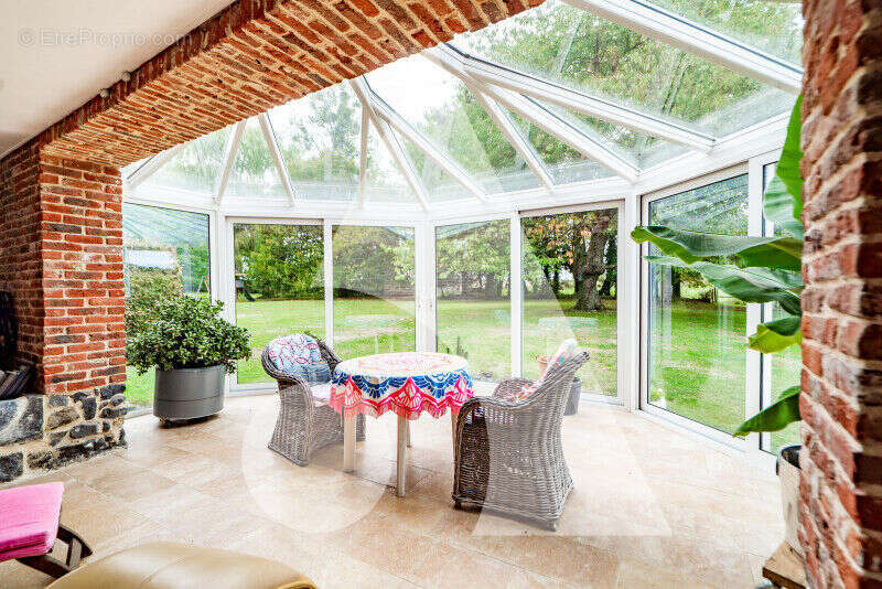 Maison à TAISNIERES-SUR-HON