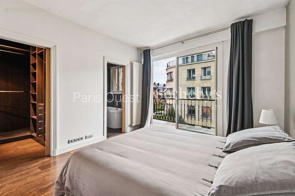 Appartement à NEUILLY-SUR-SEINE