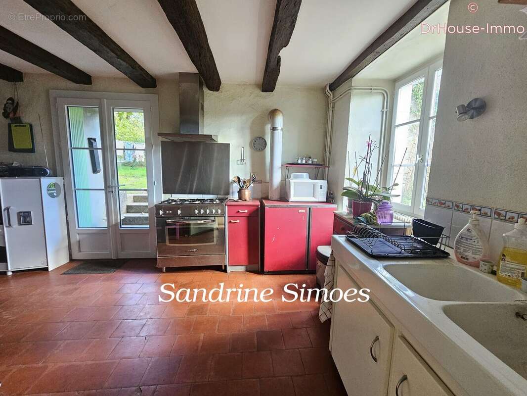 Maison à LUSSAC-LES-CHATEAUX