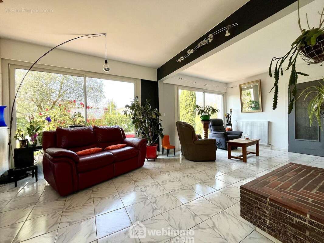 Maison 137 m² à Saint-Medard-En-Jalles  - photo 8