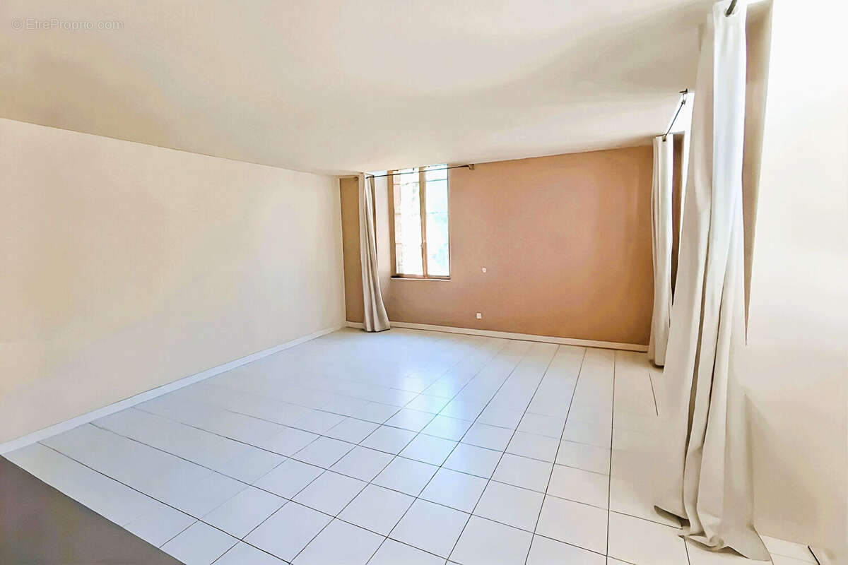 Appartement T2 de 65 m² avec parking / Résidence recherchée à Albi - photo 7