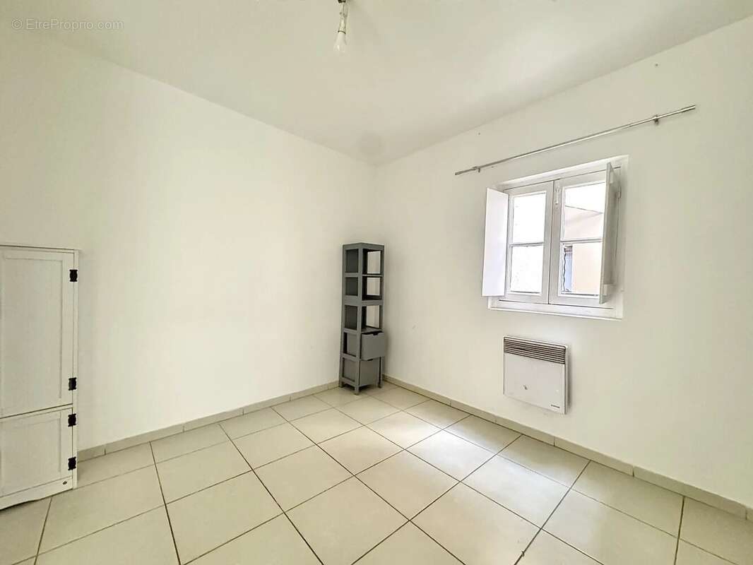 Appartement à SAINT-LAURENT-DU-VAR