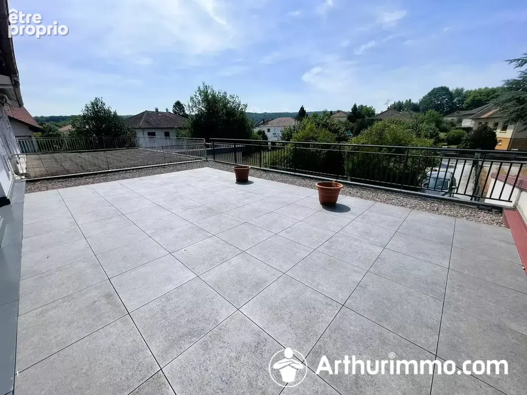 Bon compromis entre maison et appartement, F3, 95m², terrasse et terrain privatif ! - photo 1