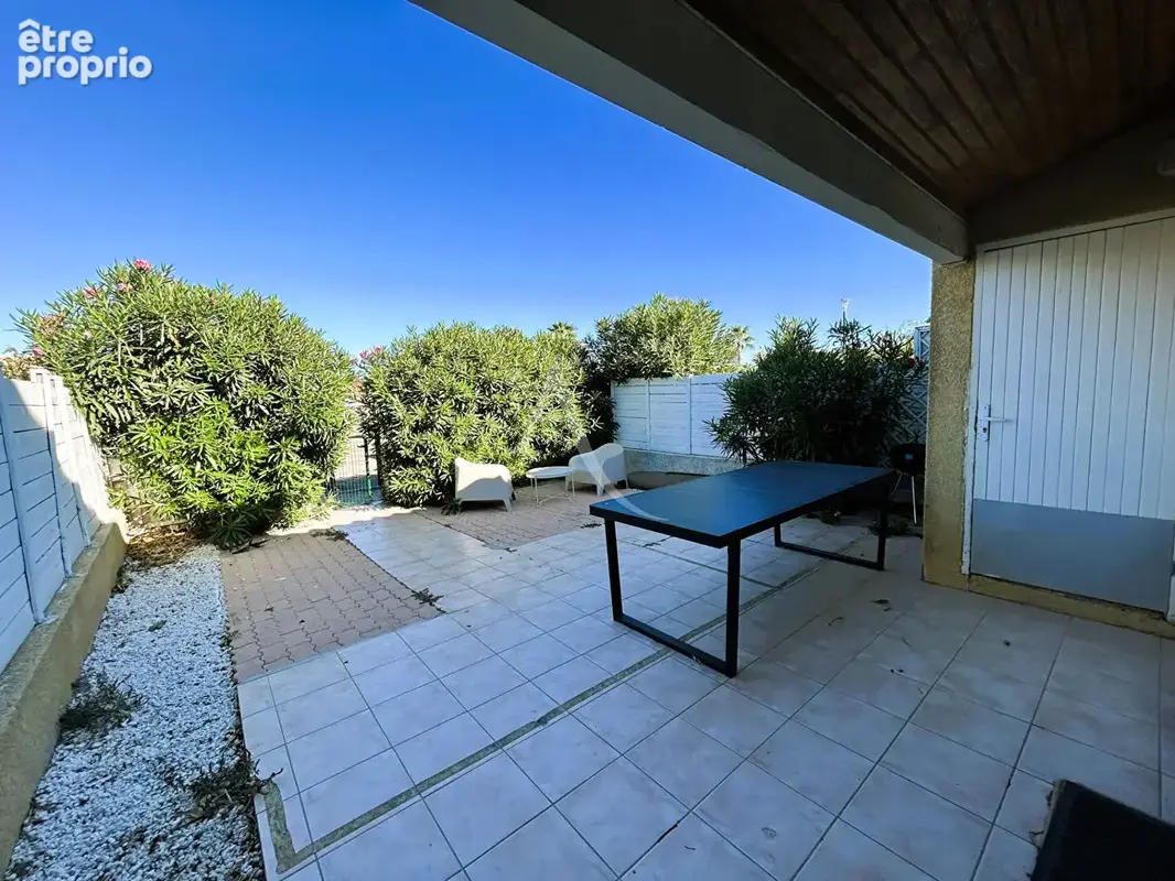 Maison 3 pièces, jardin, patio commun  + place de parking et piscine collective vendue entièrement meublée! - photo 15