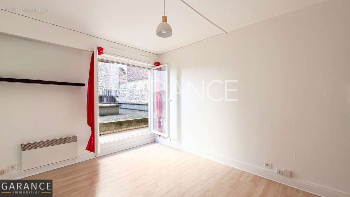 Appartement à PARIS-14E