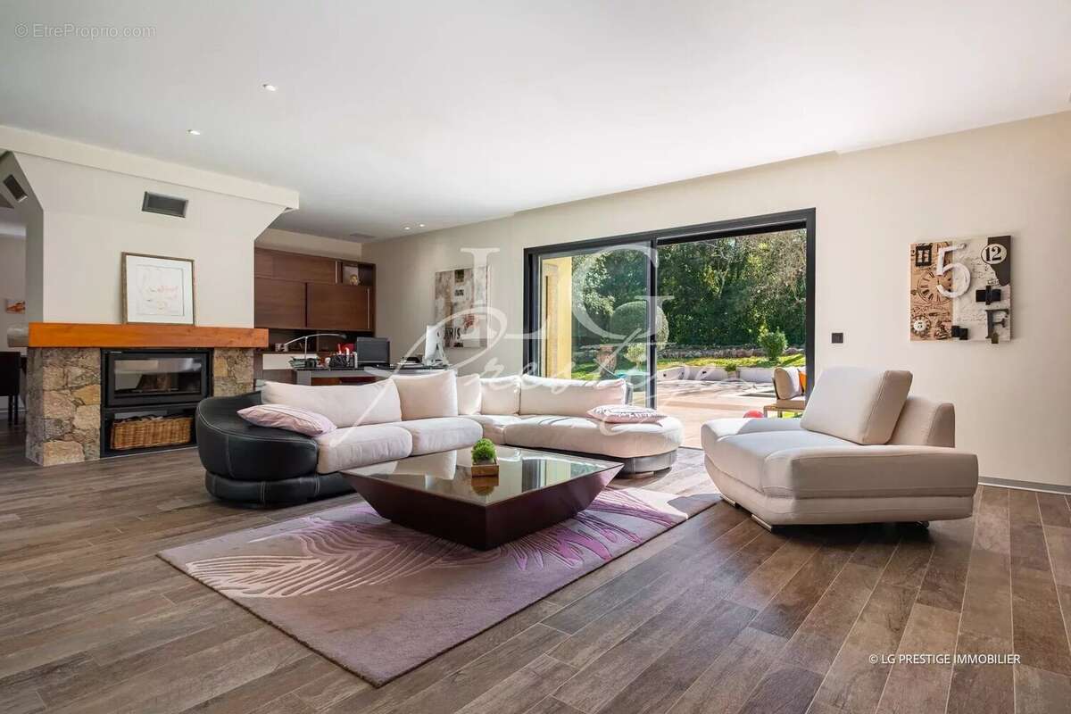 Maison à MONTAUROUX