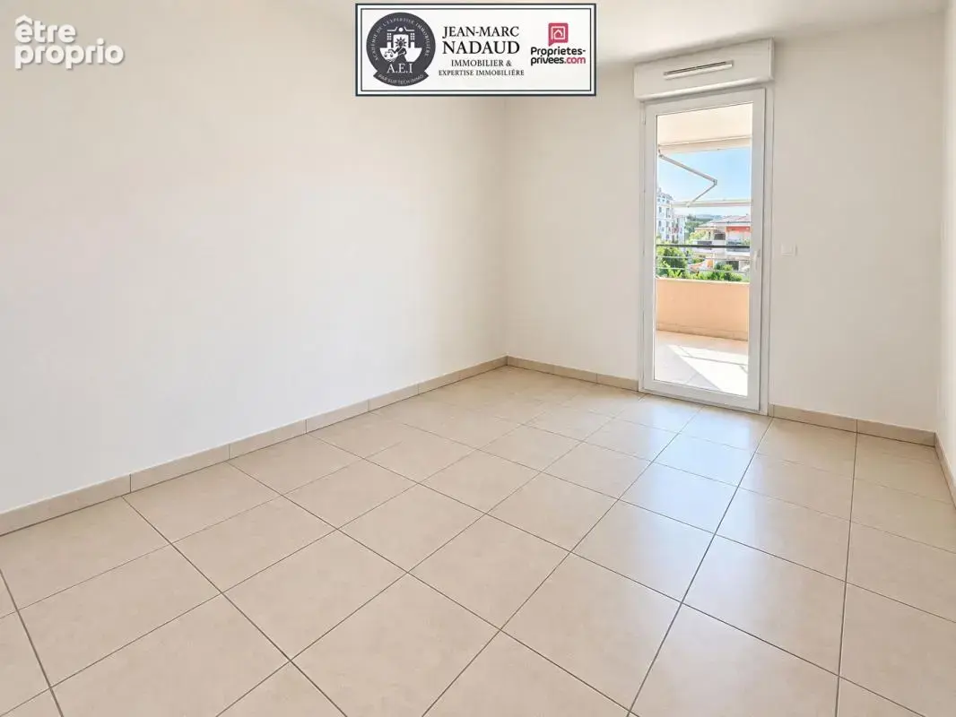 Saint-Raphaël-Vieux Port -T4, 91m2 - grande terrasse - climatisation- 2 grands garages avec espaces de stockage - photo 13