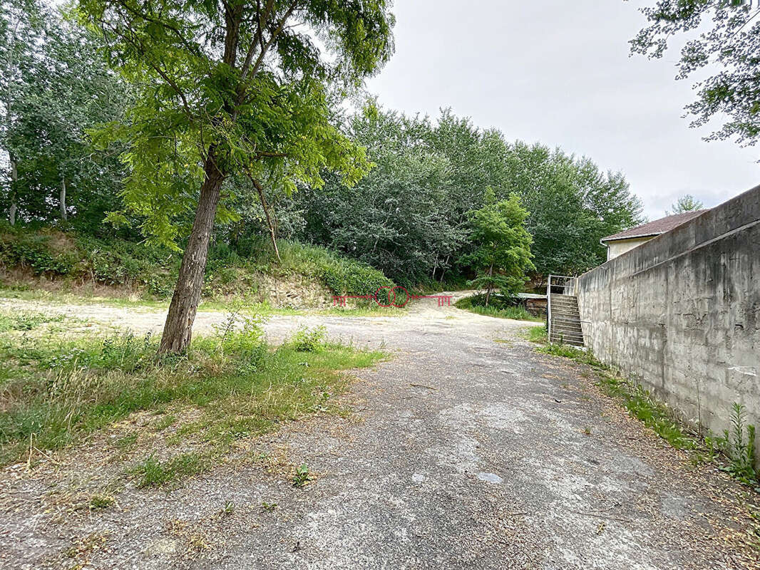 FISMES -Terrain constructible avec grand jardin-1 870 m² - photo 3