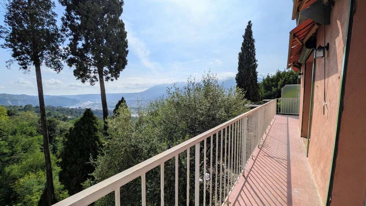 Maison à CASTAGNIERS