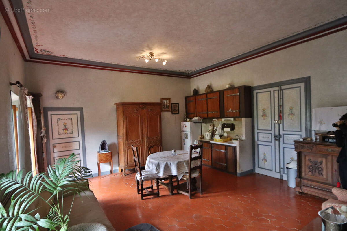 Maison à FONTCOUVERTE