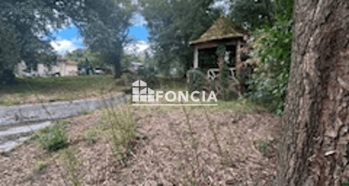 Terrain à SOISY-SUR-SEINE