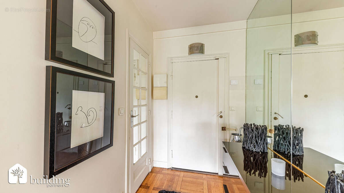 Appartement à PARIS-16E