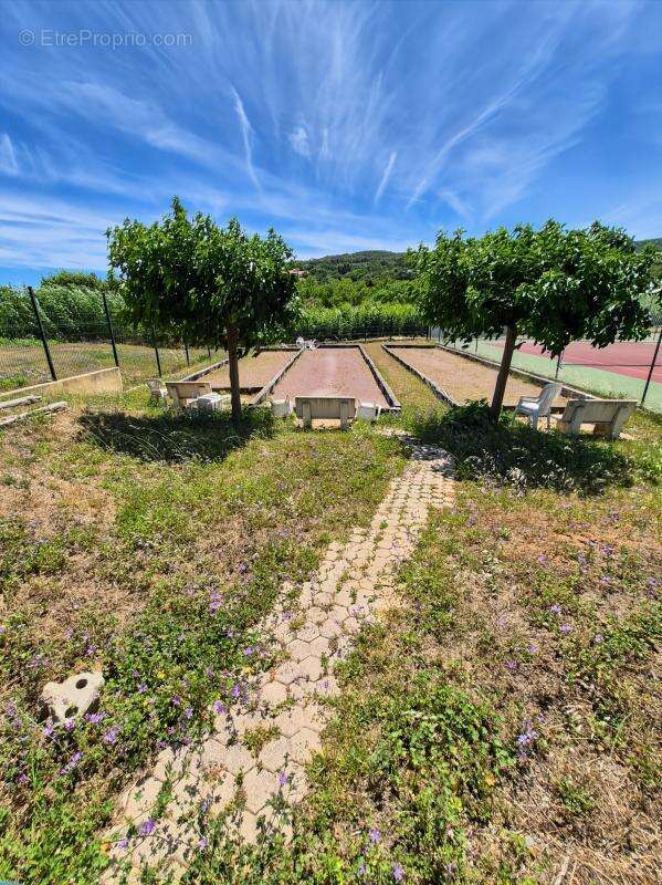 Appartement à ROQUEBRUNE-SUR-ARGENS