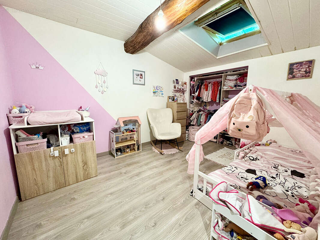 Maison à PERIGNAT-SUR-ALLIER