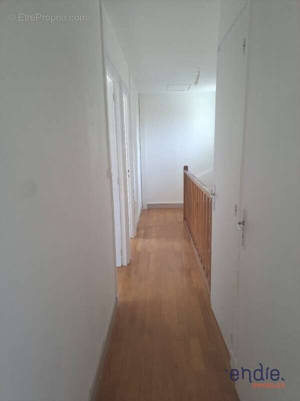 Maison à AINAY-LE-CHATEAU