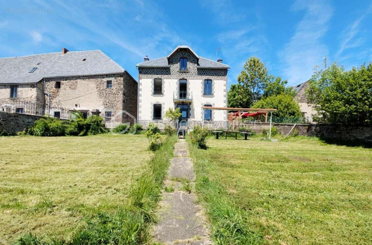 Maison avec jardin, dépendances et gîte rentable – À découvrir sans tarder ! - photo 10