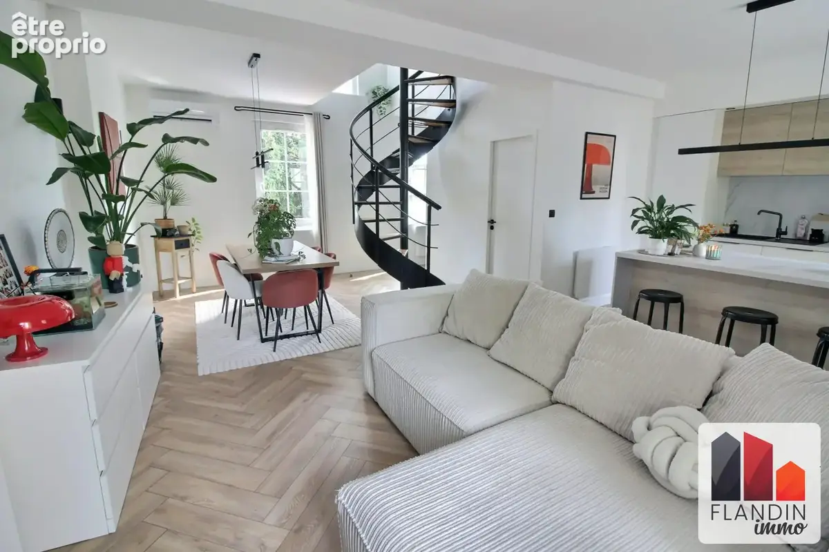 Photo Appartement à Saint-Genis-Laval au prix de 285 000€