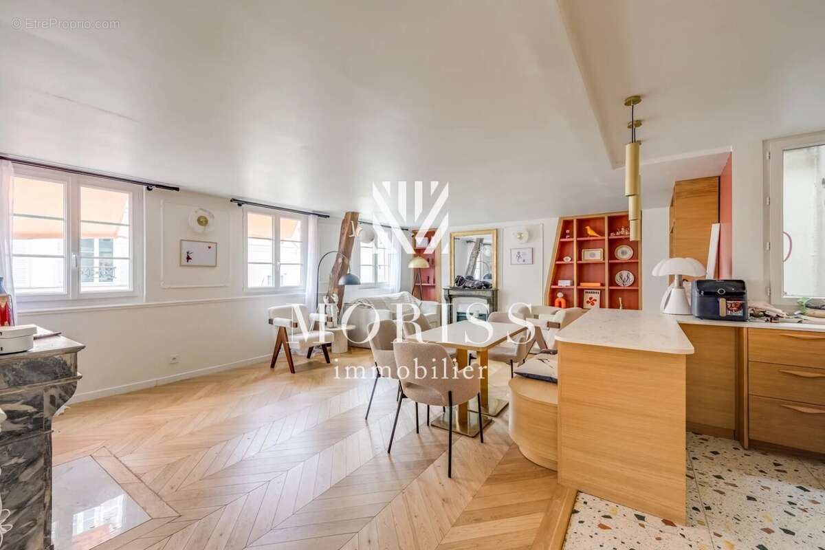 Appartement à PARIS-8E