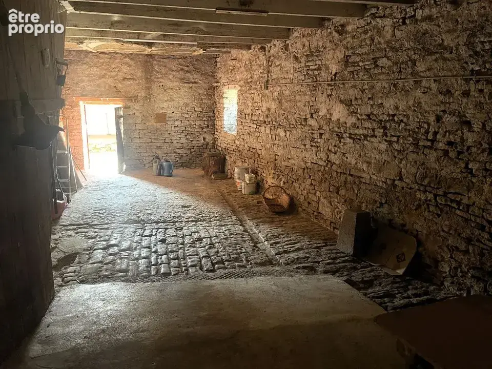 Maison rénovée avec garages et cour au calme à Baissey - photo 9