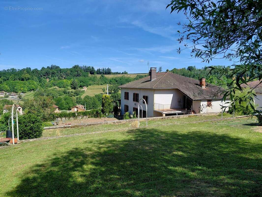 Maison 250 m² à Charlieu  - photo 2