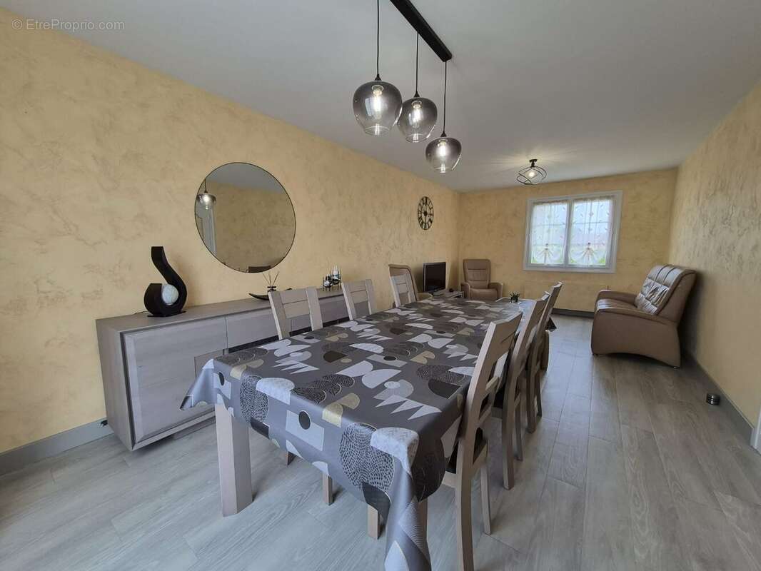 Maison à LA TESSOUALLE