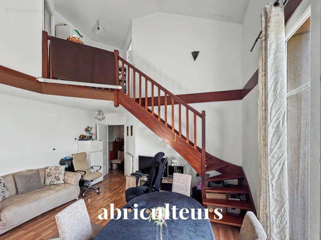 Appartement à VILLENEUVE-LA-GARENNE