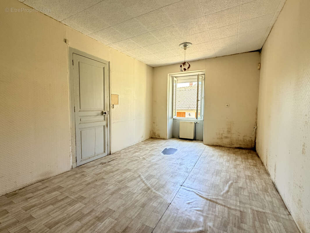 EXCLUSIVITÉ   NAINTRE (86) Maison de bourg avec jardin et double garage - photo 5