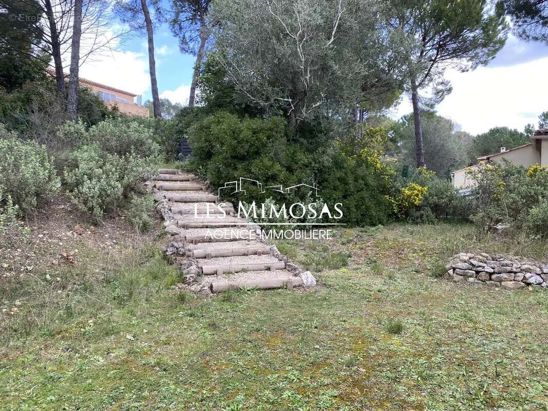 Maison à BAGNOLS-EN-FORET